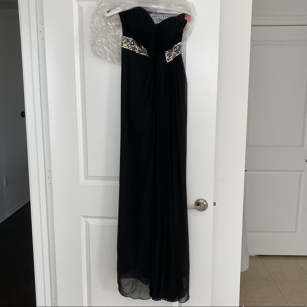 Black Sweetheart Neckline Strapless Gown